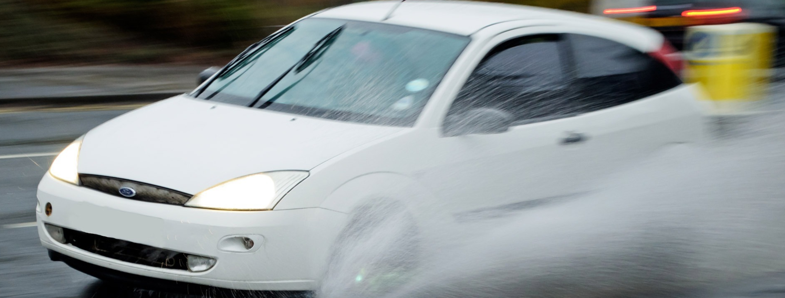 Wycieraczki szkieletowe Bosch Eco na samochodzie Ford Focus. 