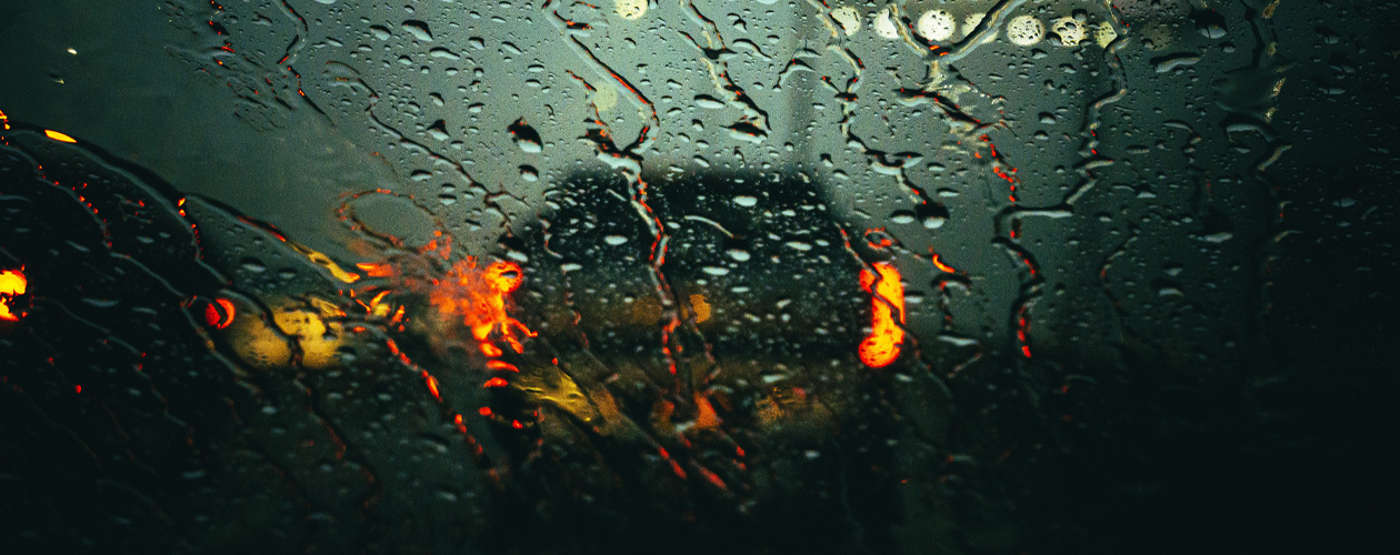 Wycieraczki samochodowe w Fiat Grande Punto podczas deszczowej pogody